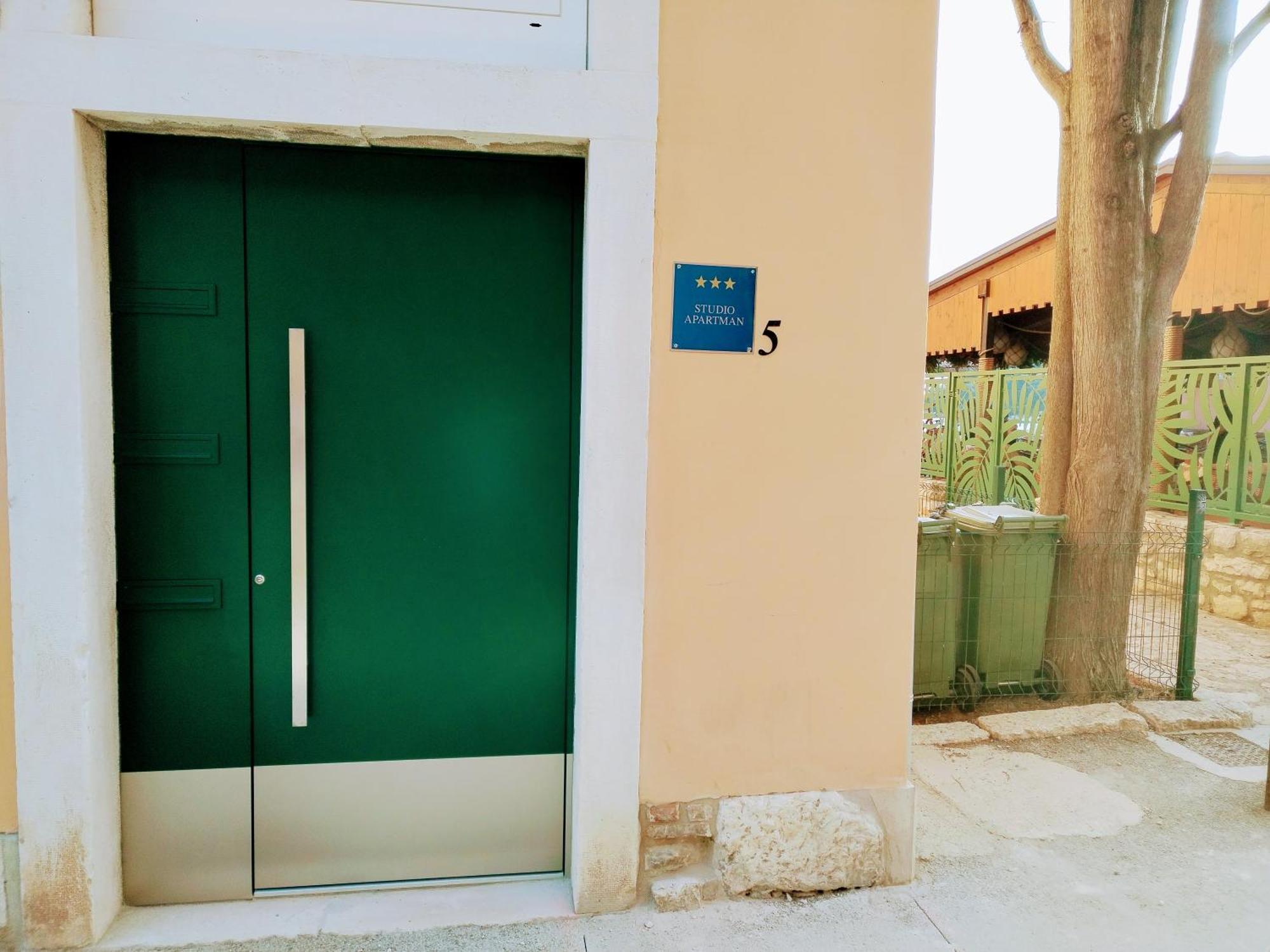 Dalla Nonna Apartment *